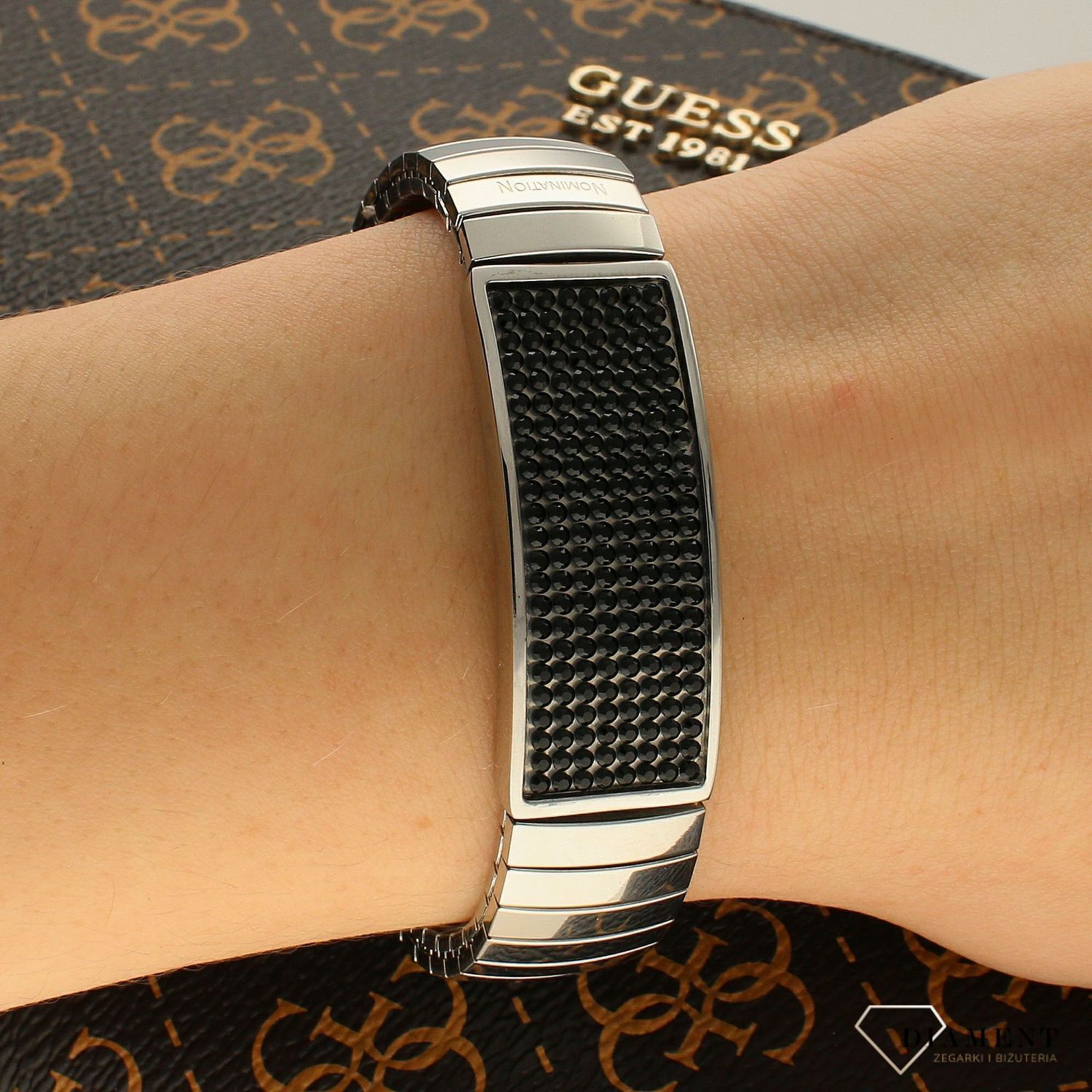 Bransoletka Nomination Italy z kolekcji Extension Glitter. Elastyczna, wykonana ze stali szlachetnej, zdobiona mieniącymi się, błyszczącymi kryształkami w kolorze czarnym..jpg